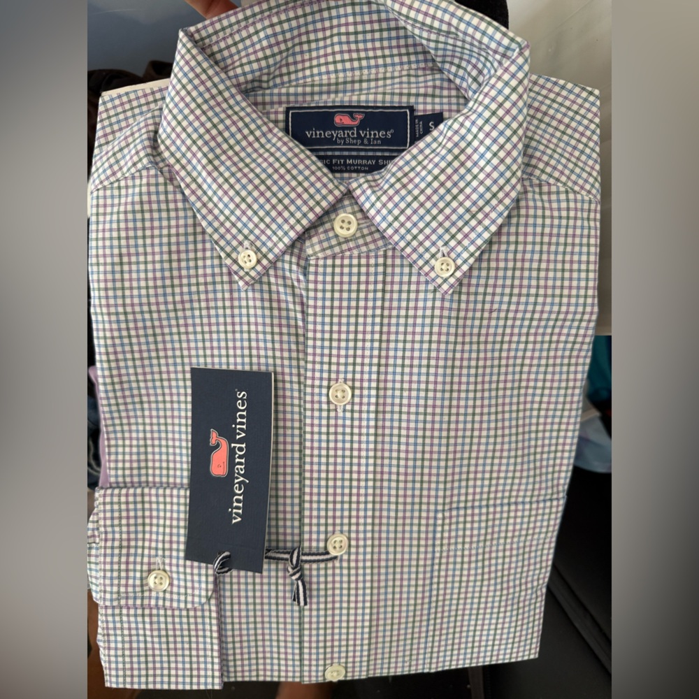 Vineyard Vines Blue and Green Casual Button Down Shirt. NWT